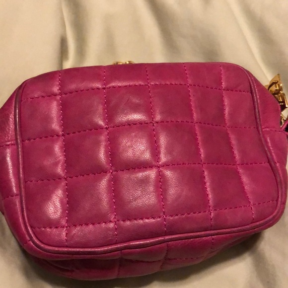 BCBG Pink Small Bag with Gold Chain - Picture 2 of 6